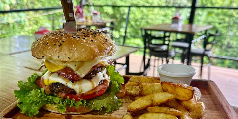 Hamburger from Ebano Resturant