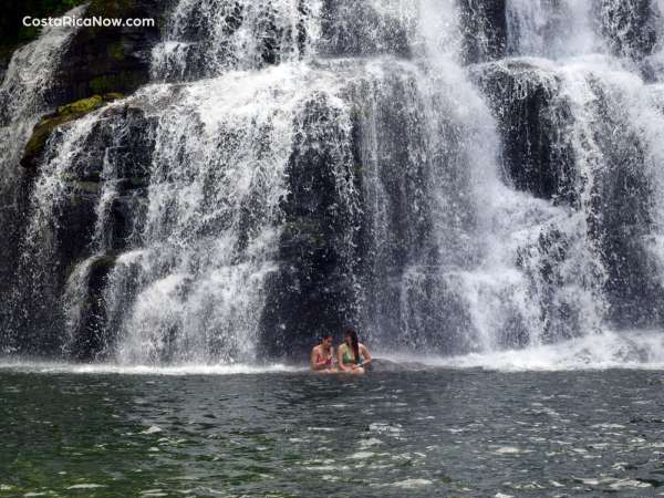 Nauyaca Waterfall en Hacienda Ébano combo tour