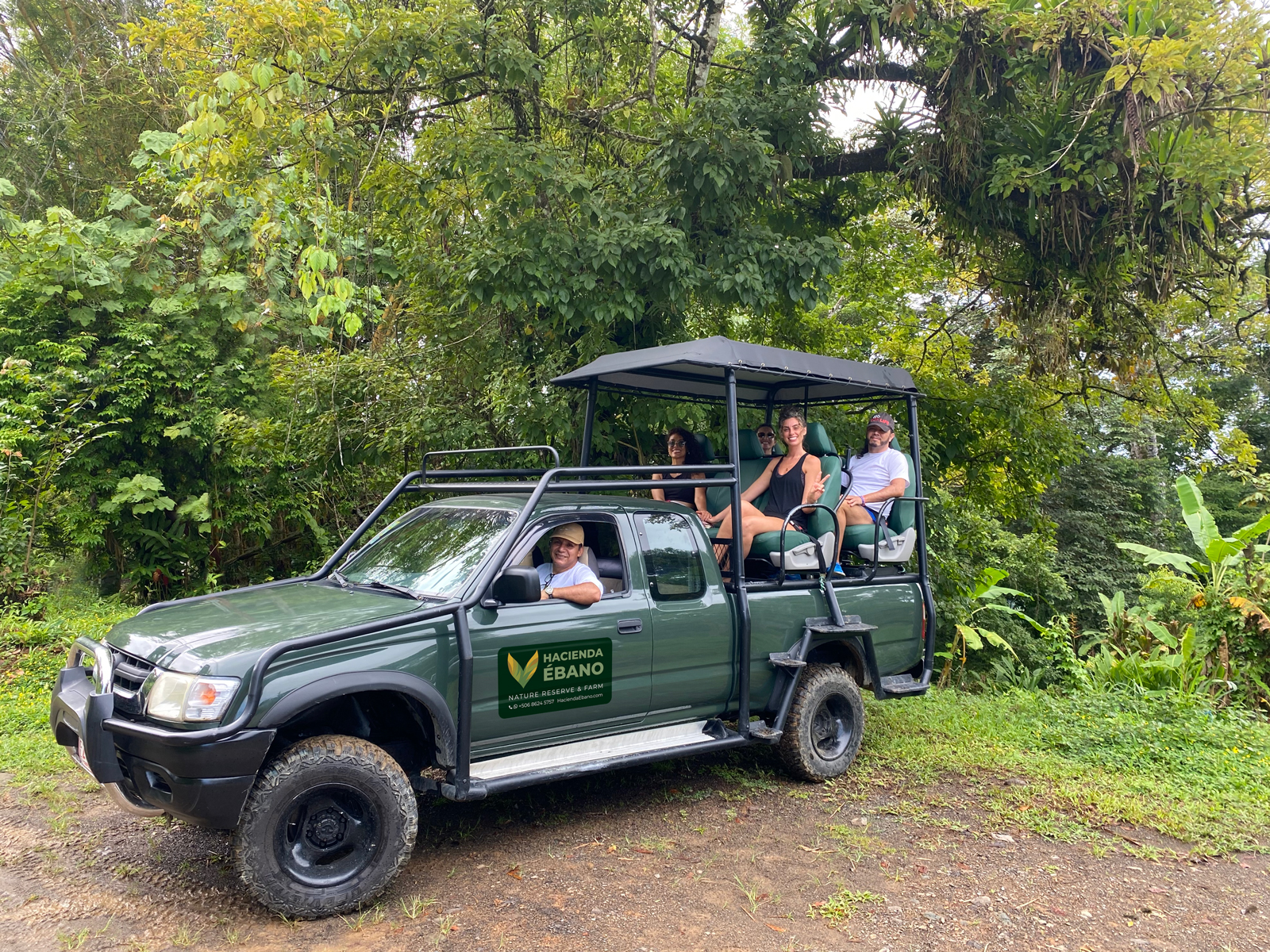 Guests departing from the reception area and heading to Hacienda Ébano Nature Reserve and Farm